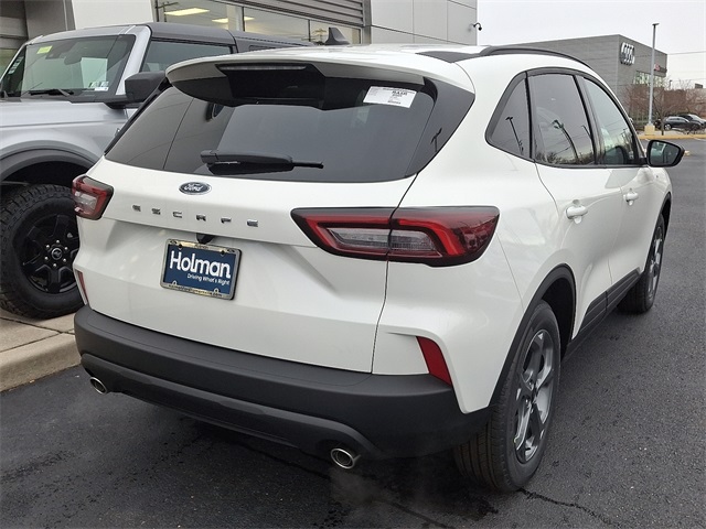 2026 Ford Escape ST-Line photo 4