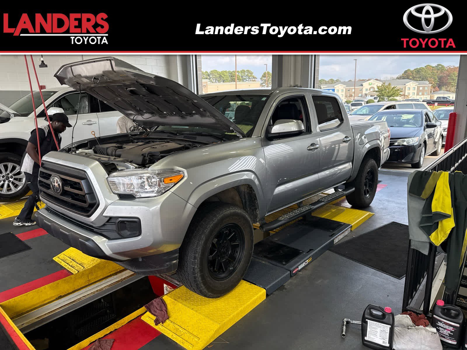 2023 Toyota Tacoma SR's photo