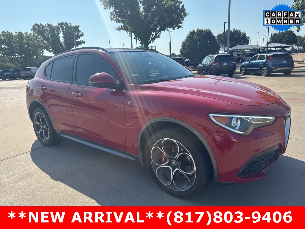 2022 Alfa Romeo Stelvio Ti photo 2