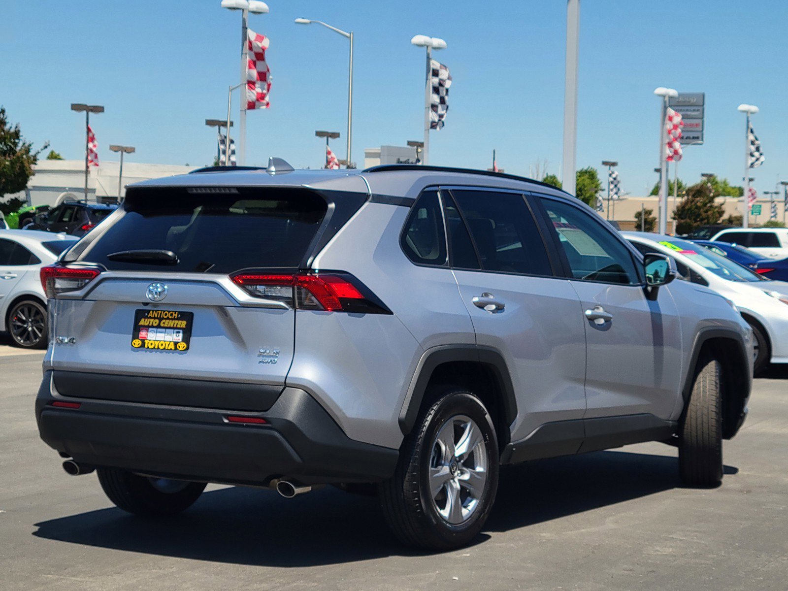 2024 Toyota RAV4 XLE photo 3