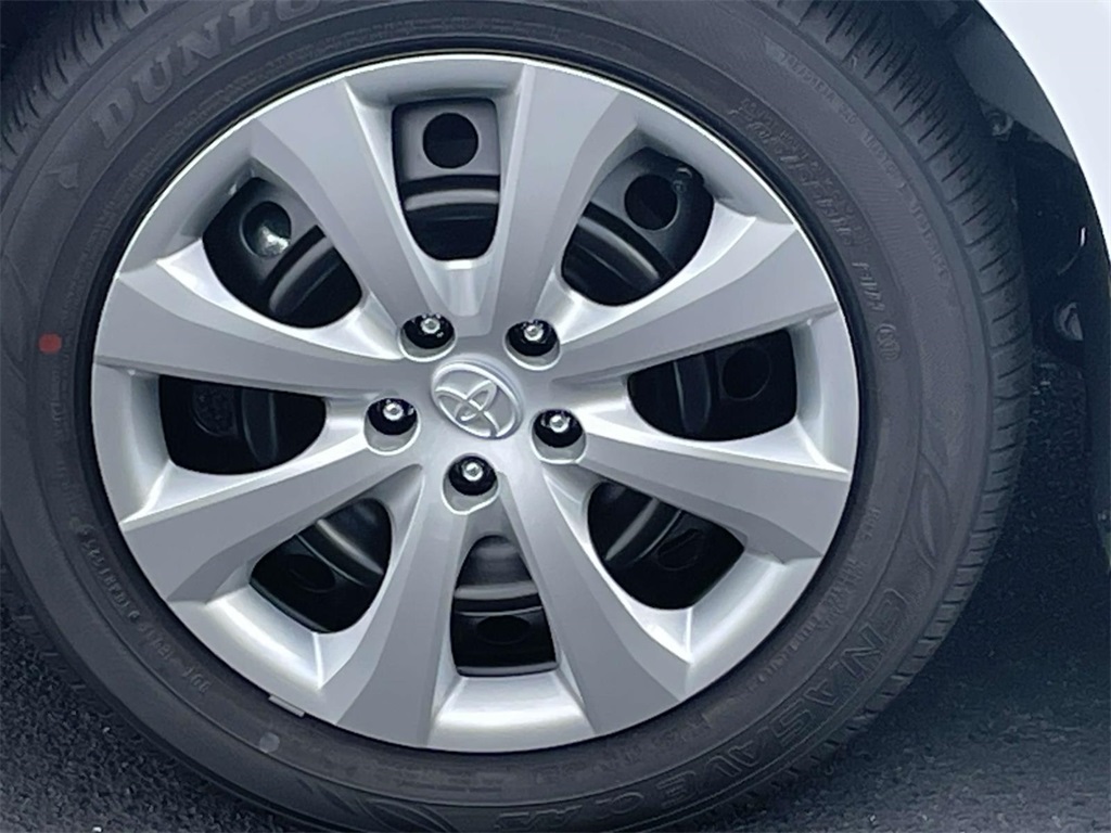 2025 Toyota Corolla LE photo 9