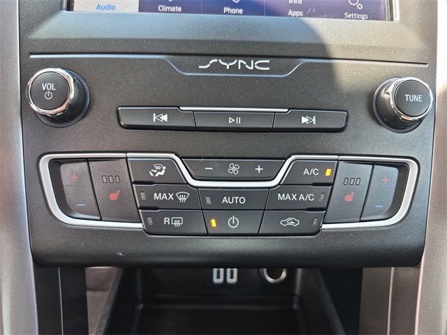 2020 Ford Fusion SE photo 20