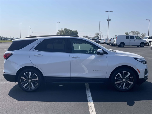 2022 Chevrolet Equinox LT photo 2