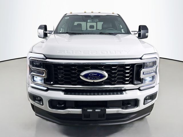 2025 Ford F-450 photo 2