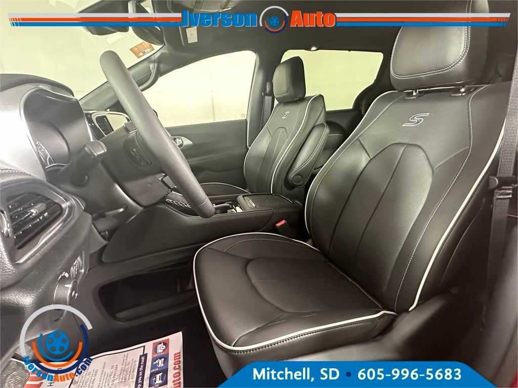 2026 Chrysler Pacifica Limited photo 16