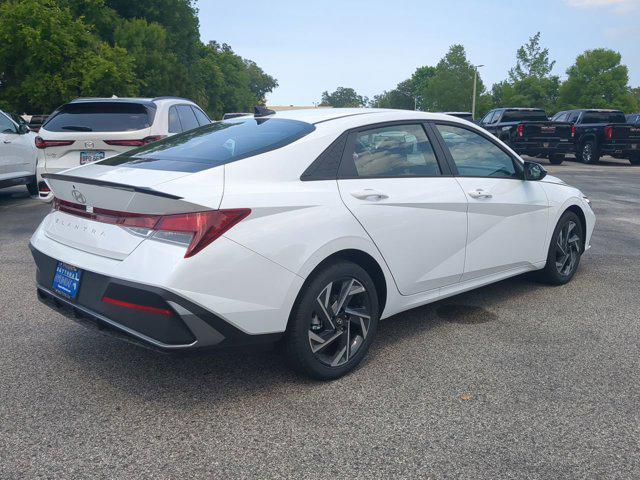 2025 Hyundai Elantra SEL Sport photo 3