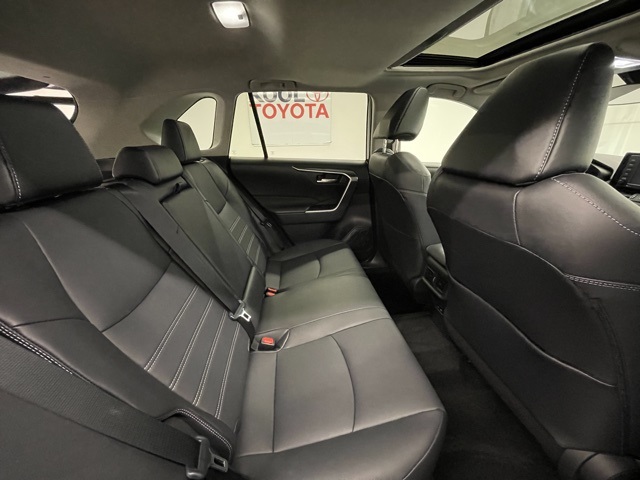 2022 Toyota RAV4 XLE Premium photo 6