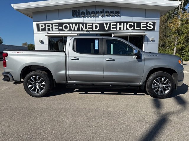 2024 Chevrolet Silverado 1500 LT photo 2