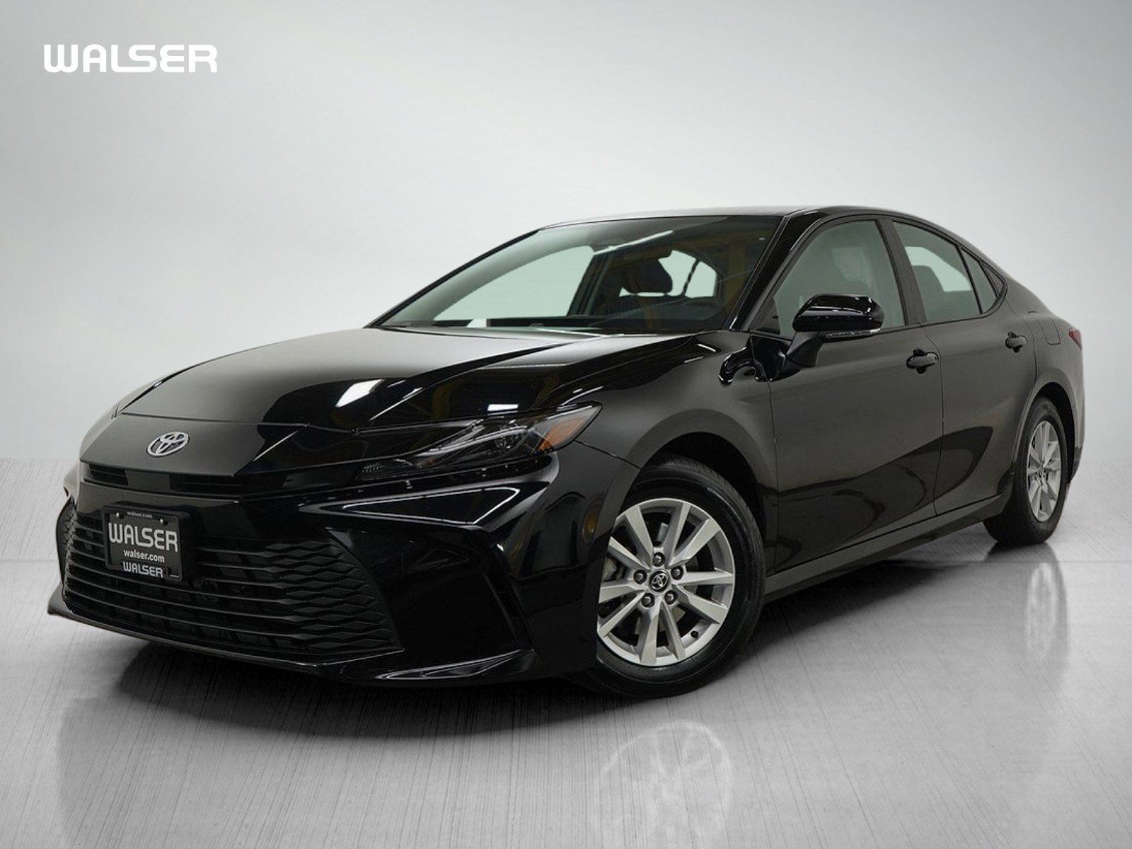 2025 Toyota Camry LE's photo