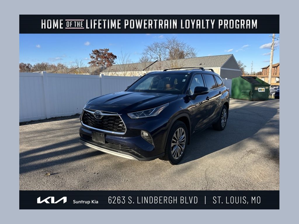 2021 Toyota Highlander Platinum's photo