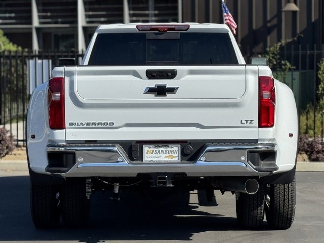 2025 Chevrolet Silverado 3500HD LT photo 4