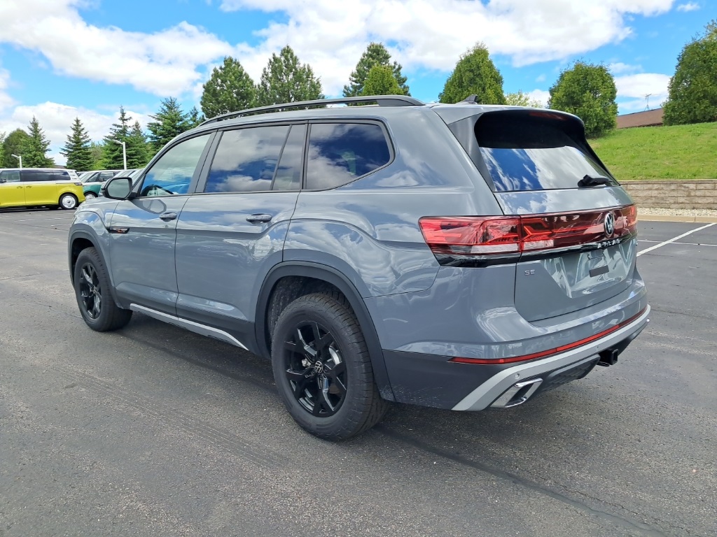 2025 Volkswagen Atlas Peak Edition SE photo 4