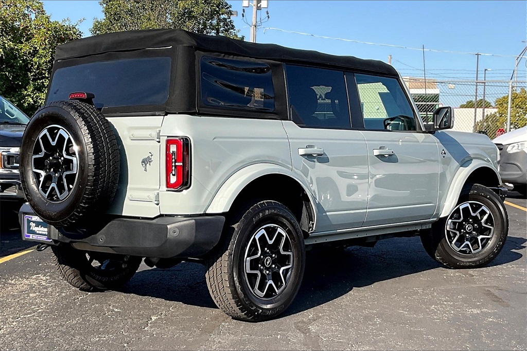 2021 Ford Bronco Outer Banks photo 11