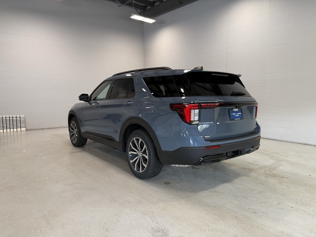 2026 Ford Explorer ST-Line photo 4