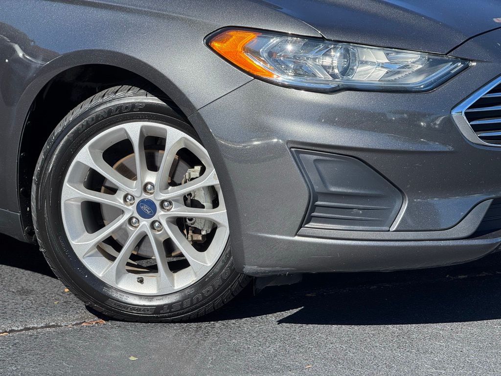 2020 Ford Fusion SE photo 3