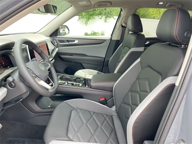 2025 Volkswagen Atlas Peak Edition SE Technology photo 30