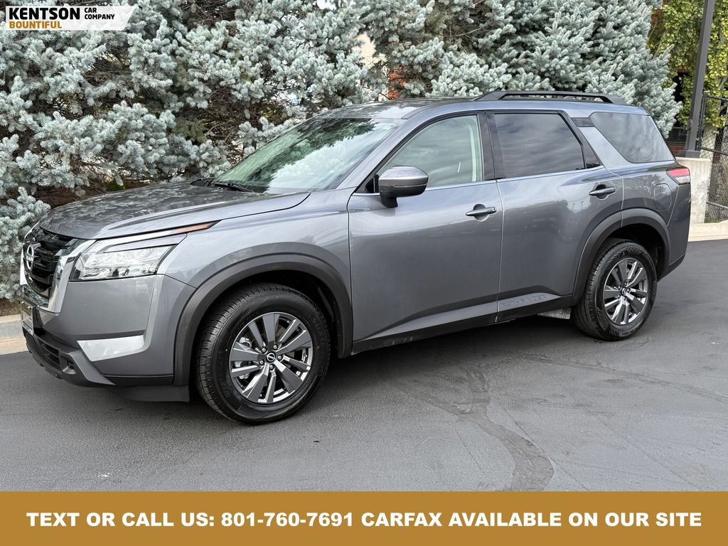 2025 Nissan Pathfinder SV's photo