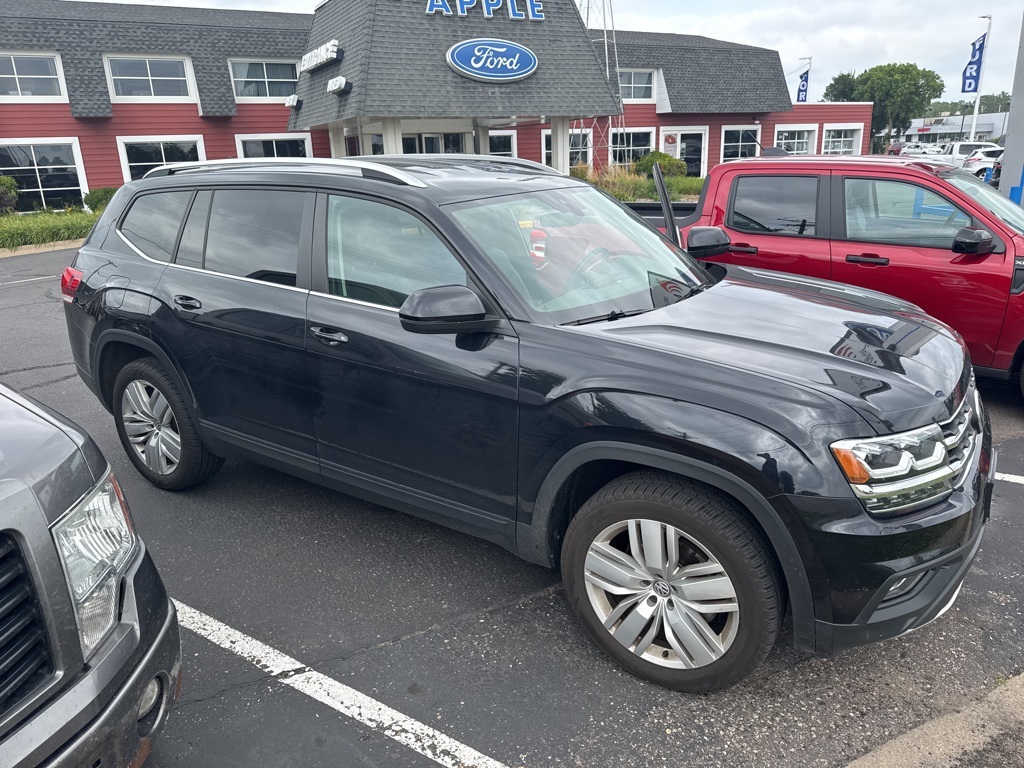 Used 2019 Volkswagen Atlas SE w/Tech with VIN 1V2UR2CA2KC611722 for sale in White Bear Lake, Minnesota