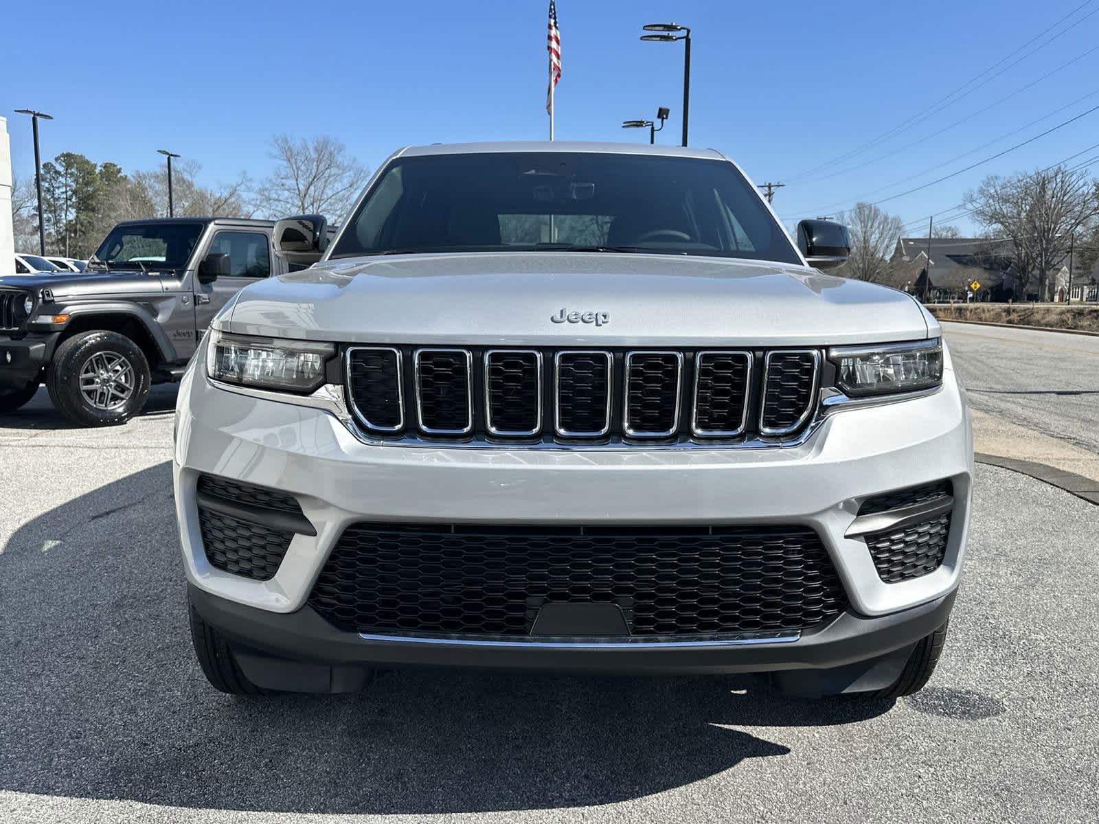2025 Jeep Grand Cherokee Laredo X photo 2