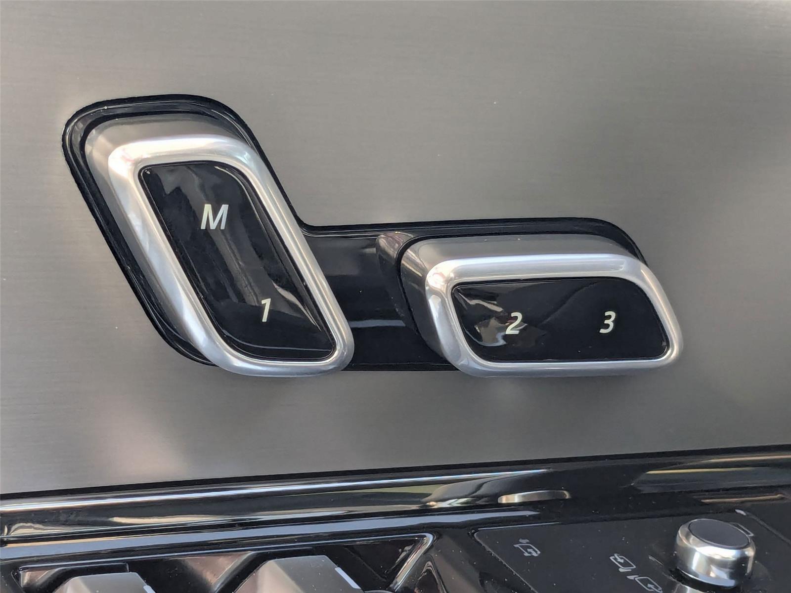 2025 Land Rover Range Rover Sport P360 S photo 11