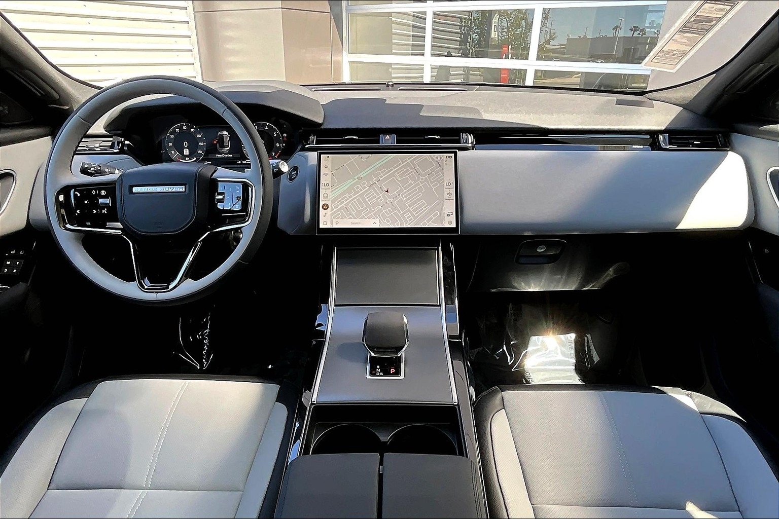 2026 Land Rover Range Rover Velar S photo 5