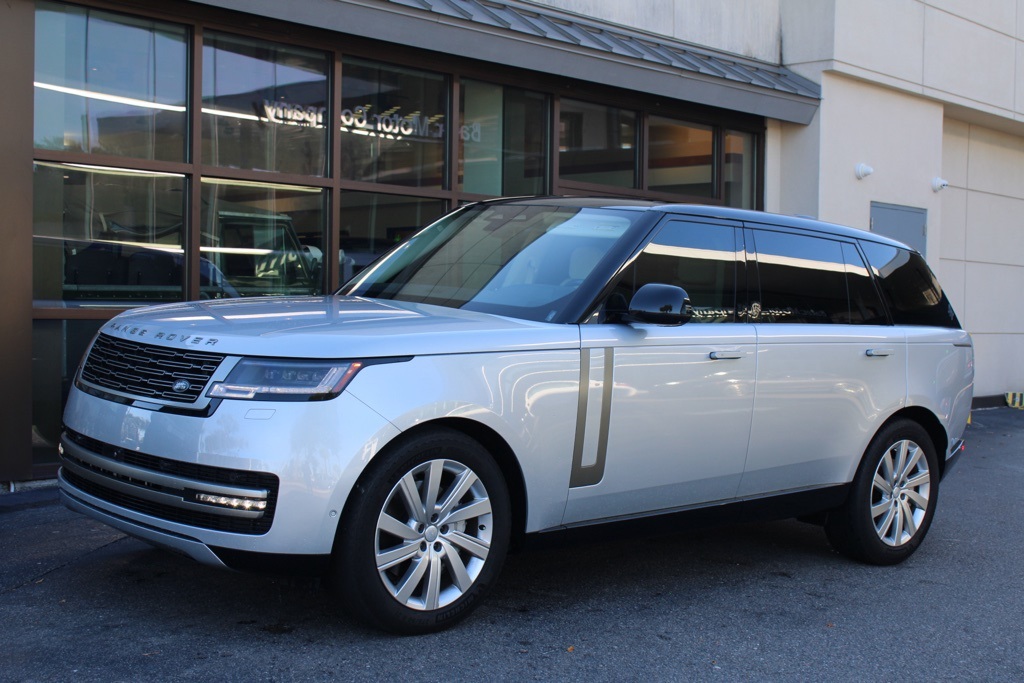 2024 Land Rover Range Rover SE photo 2