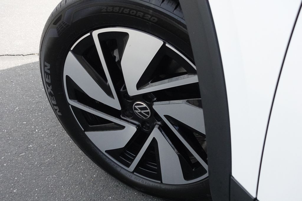 2025 Volkswagen Atlas SEL photo 10