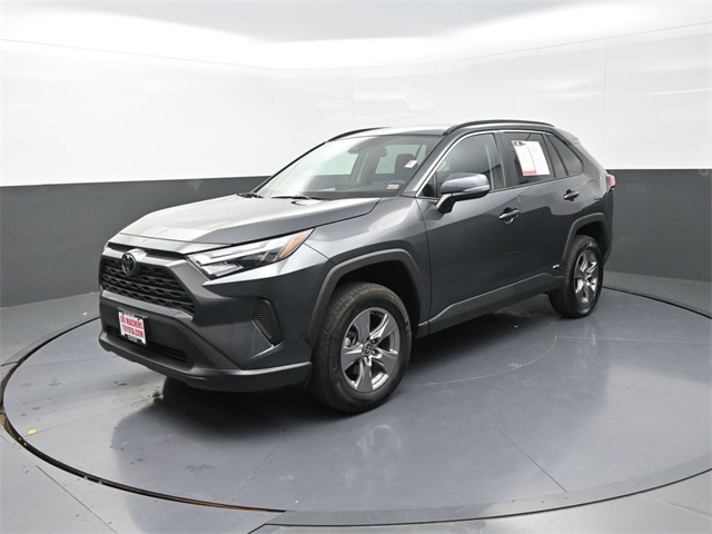 2025 Toyota RAV4 Hybrid XLE photo 3