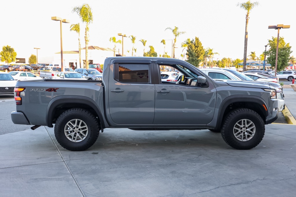 2023 Nissan Frontier PRO-4X photo 2
