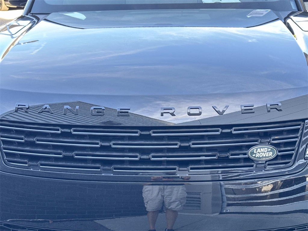 2025 Land Rover Range Rover Sport SE photo 11