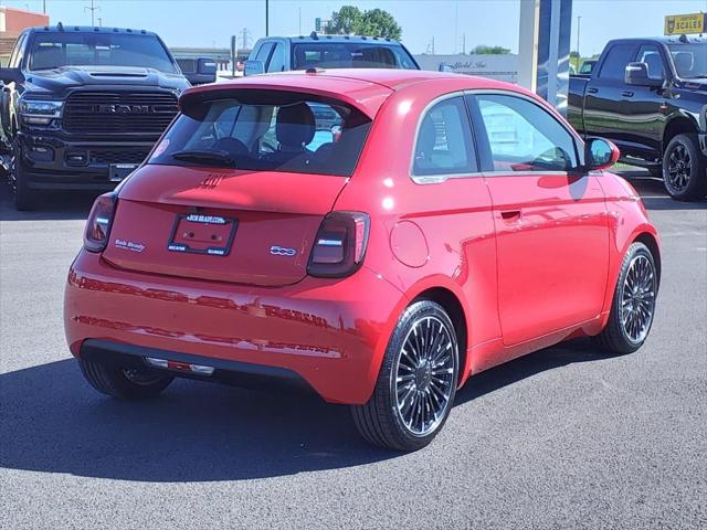 2024 Fiat 500e Red photo 10