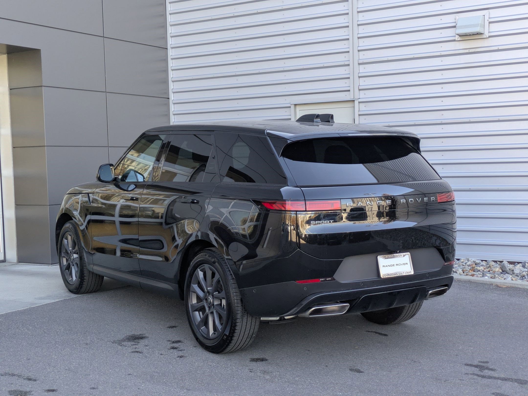 2025 Land Rover Range Rover Sport P360 S photo 3