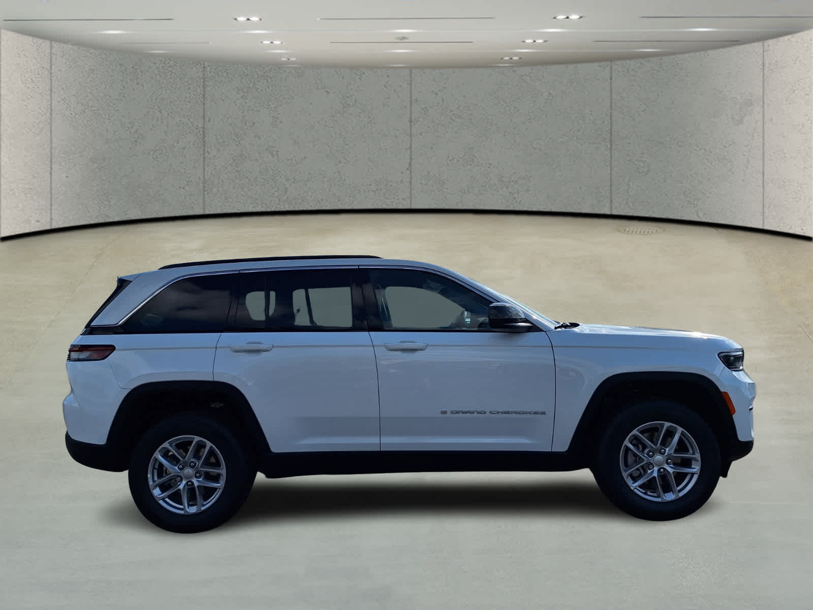 2025 Jeep Grand Cherokee Laredo X photo 4