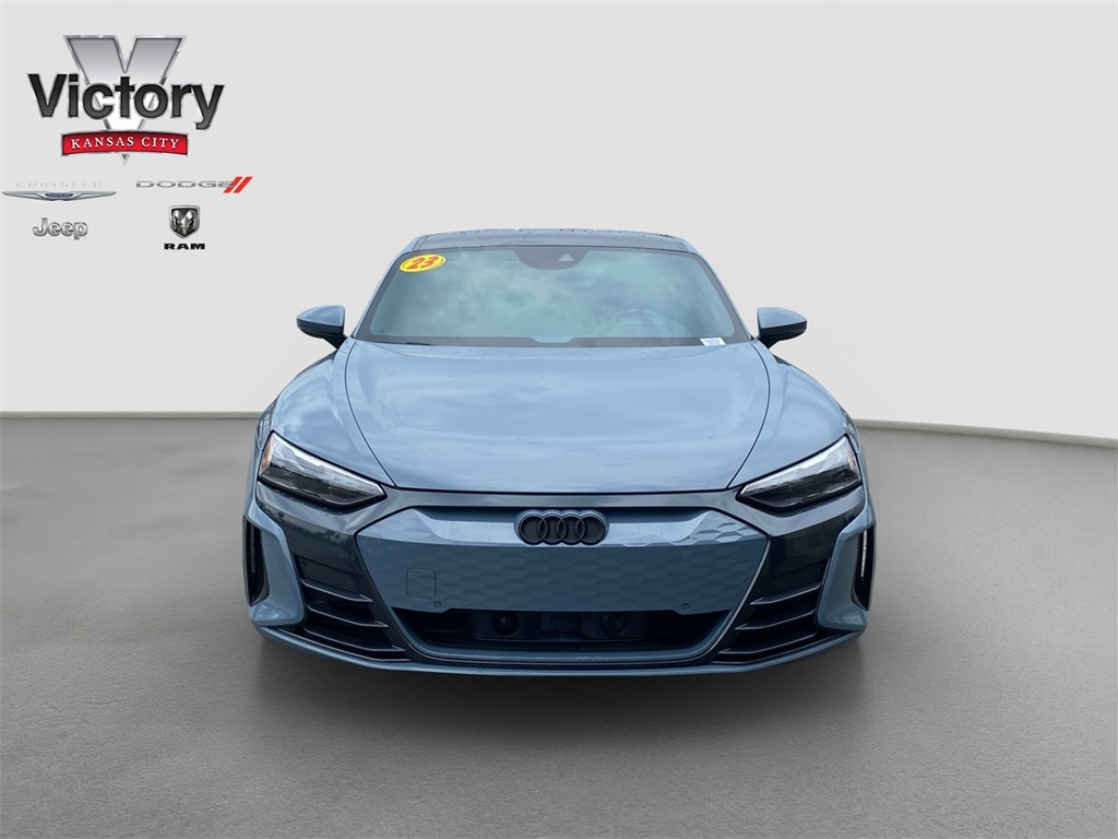 2023 Audi e-tron GT Premium Plus photo 2