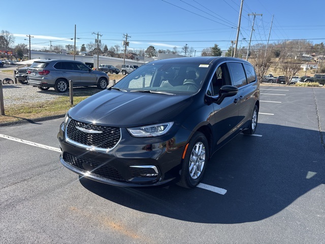 2025 Chrysler Pacifica photo 2