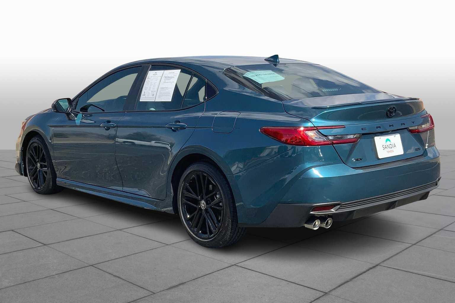 2025 Toyota Camry SE photo 10