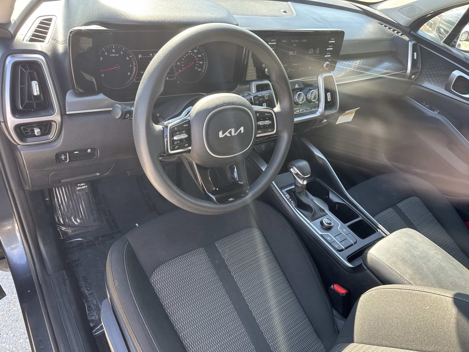 2023 Kia Sorento LX photo 15