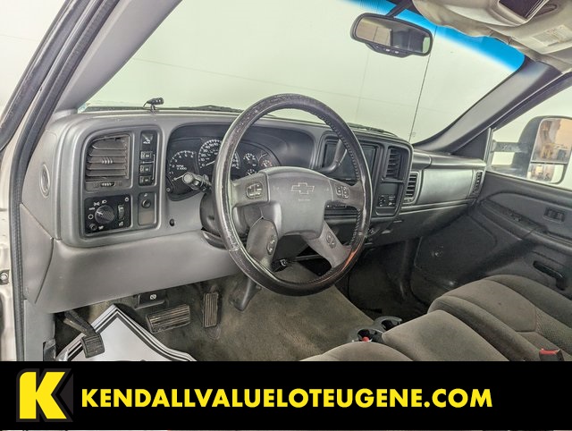 Used 2005 Silver Chevrolet LS image 3