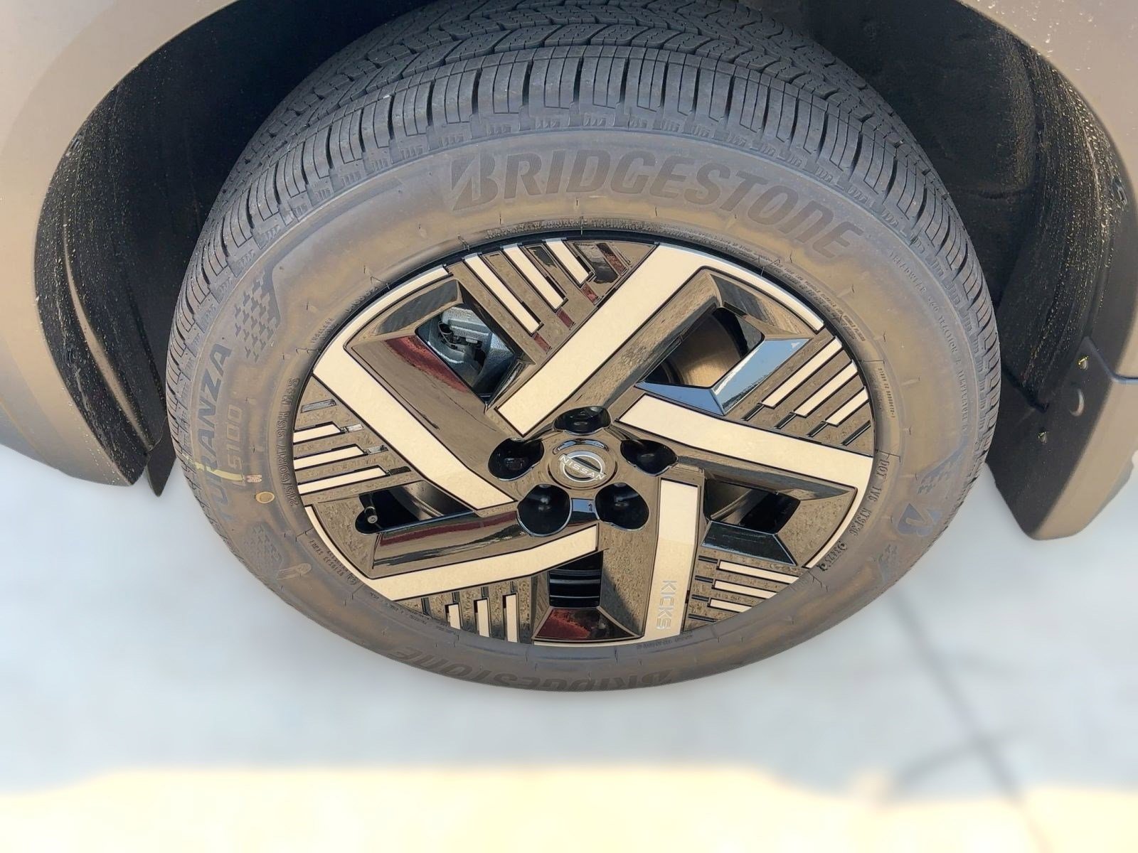2026 Nissan Kicks SV photo 9