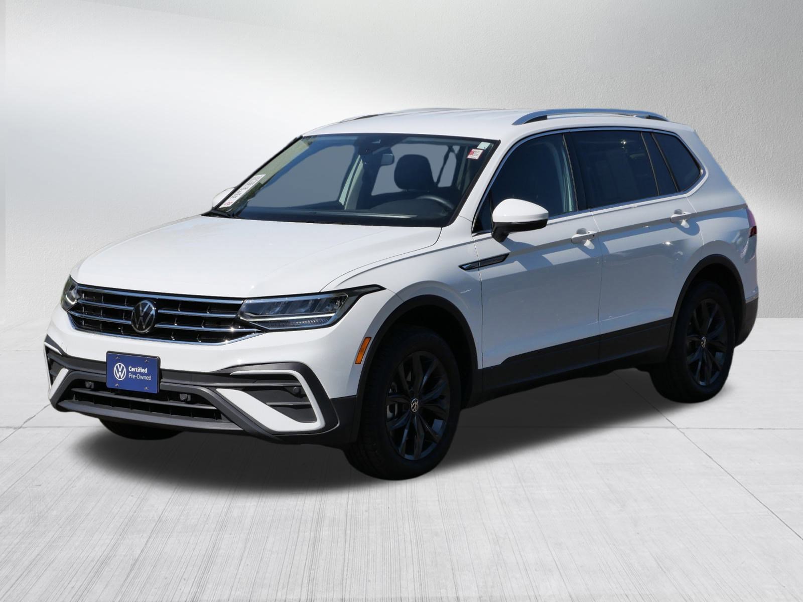 2024 Volkswagen Tiguan SE Wolfsburg Edition photo 2