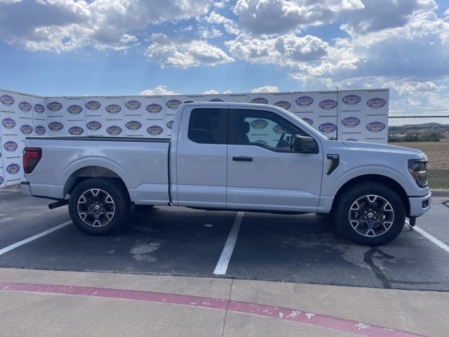 2025 Ford F-150 STX's photo
