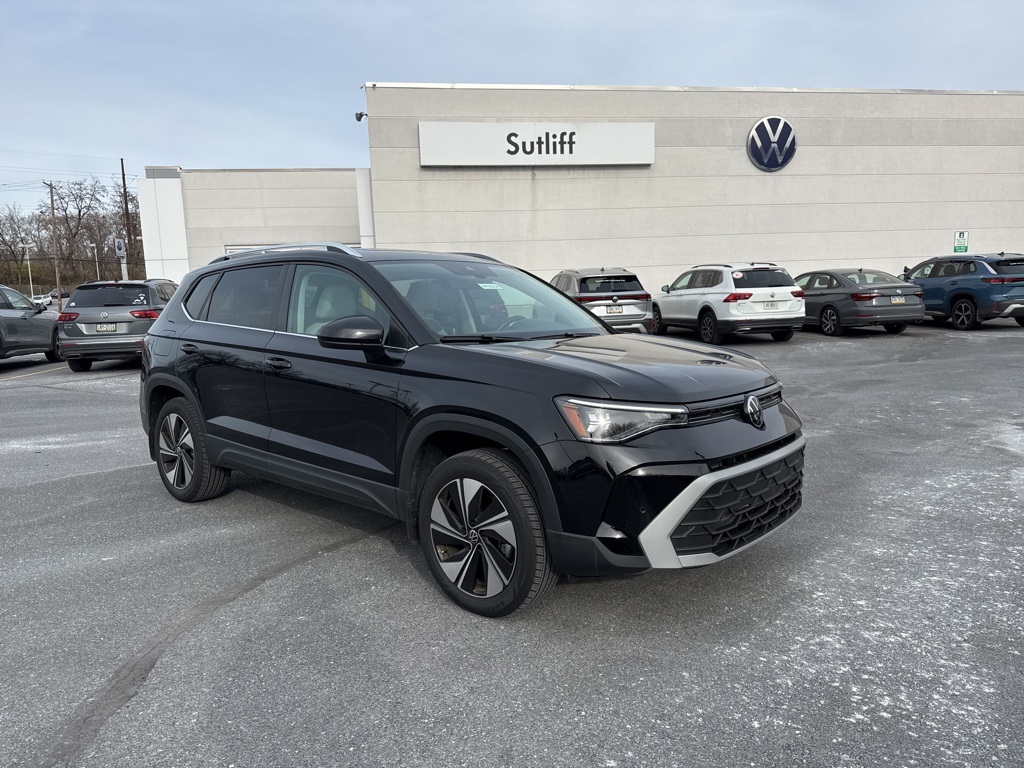 2025 Volkswagen Taos SE's photo