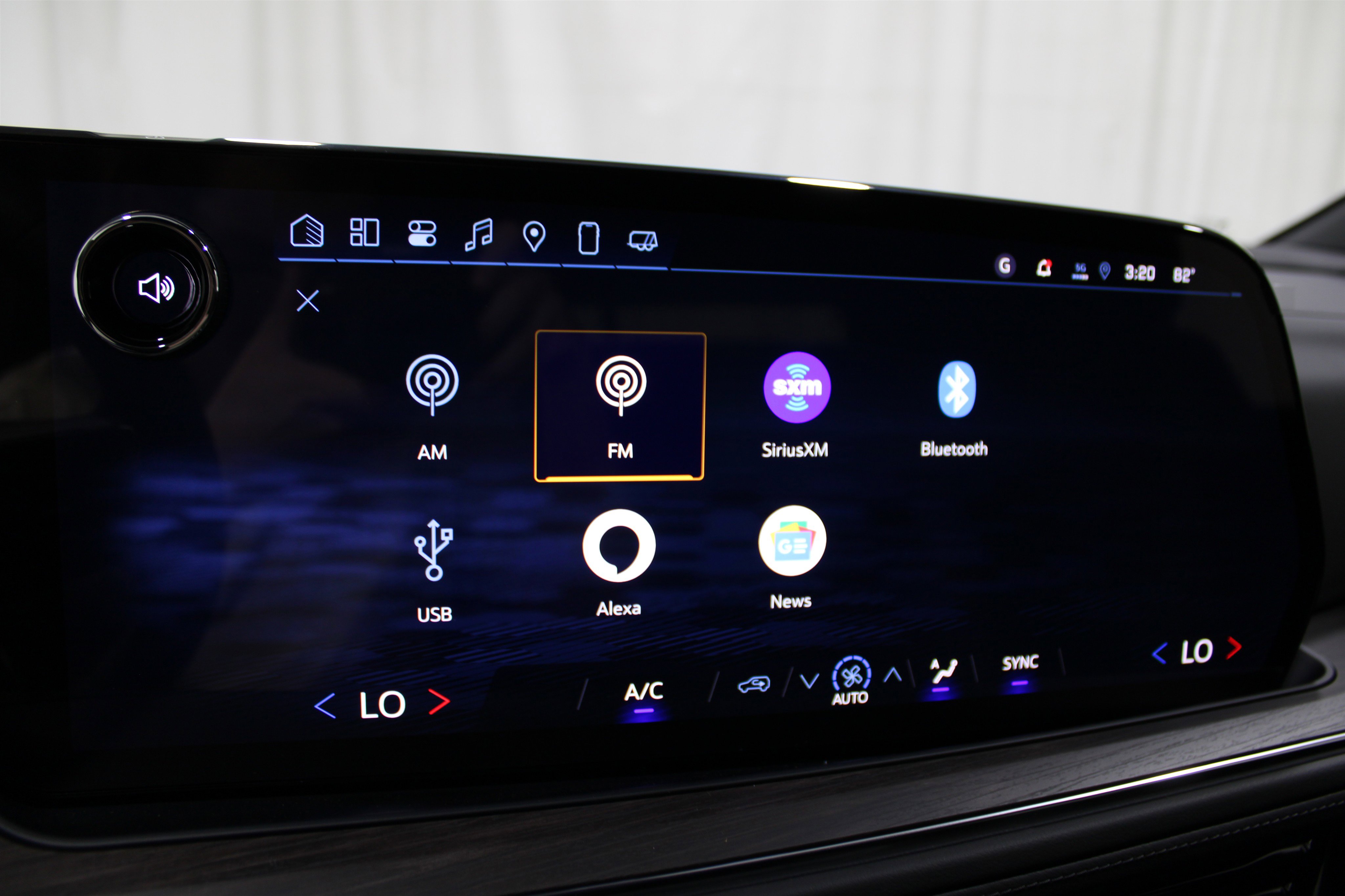 2025 Chevrolet Tahoe LS photo 4