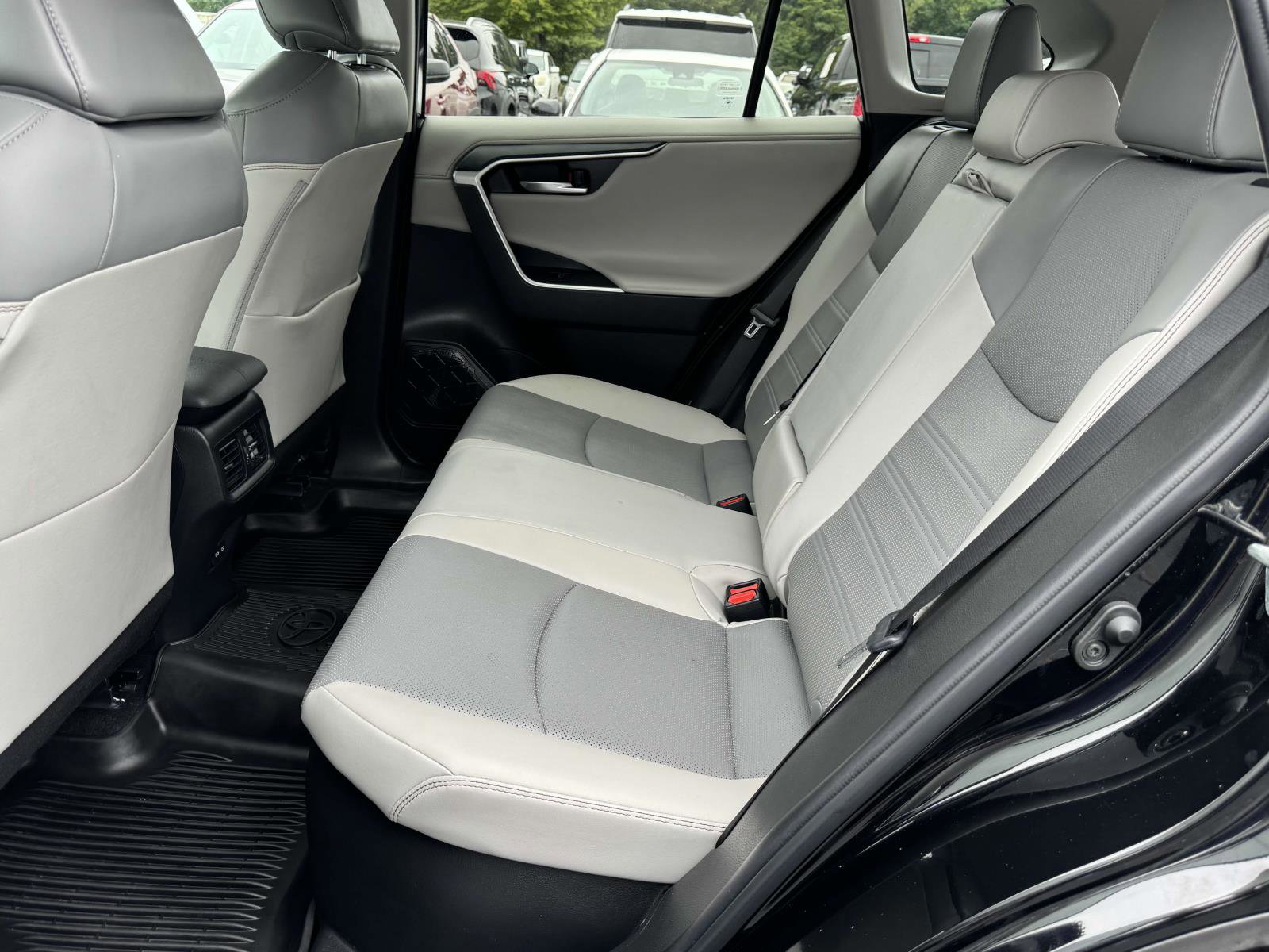2022 Toyota RAV4 Hybrid Limited photo 4