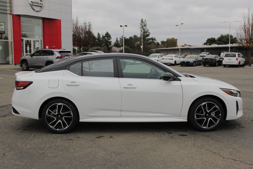 2025 Nissan Sentra SR photo 3