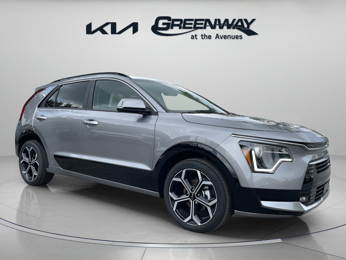 2025 Kia Niro EX Touring's photo