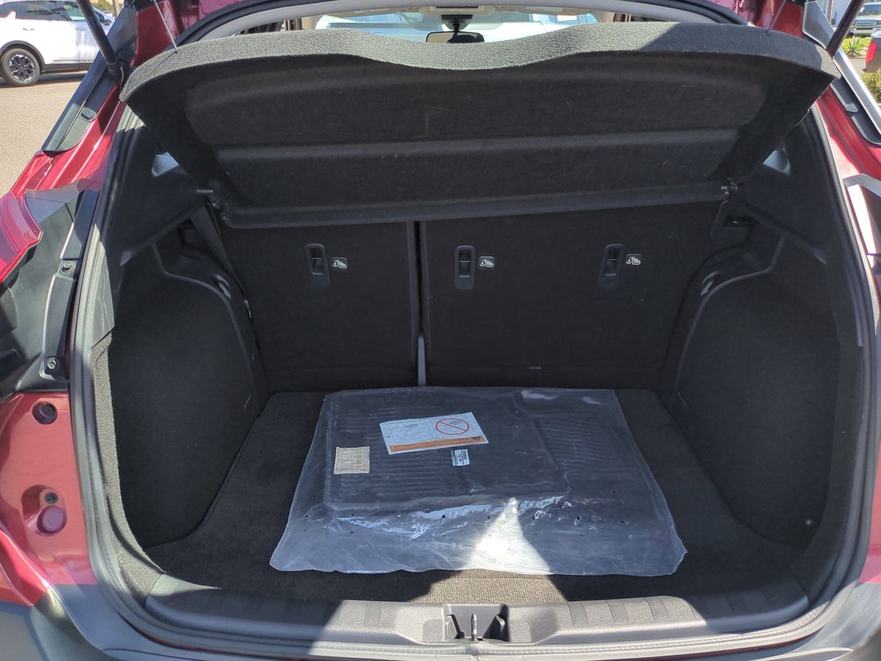 2020 Nissan Kicks SR photo 18