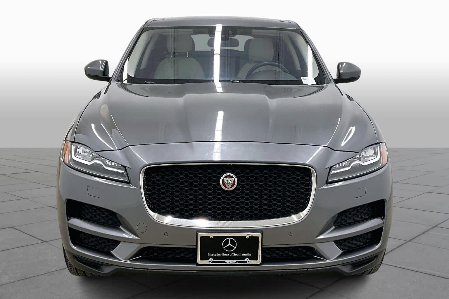 2017 Jaguar F-PACE Prestige photo 2