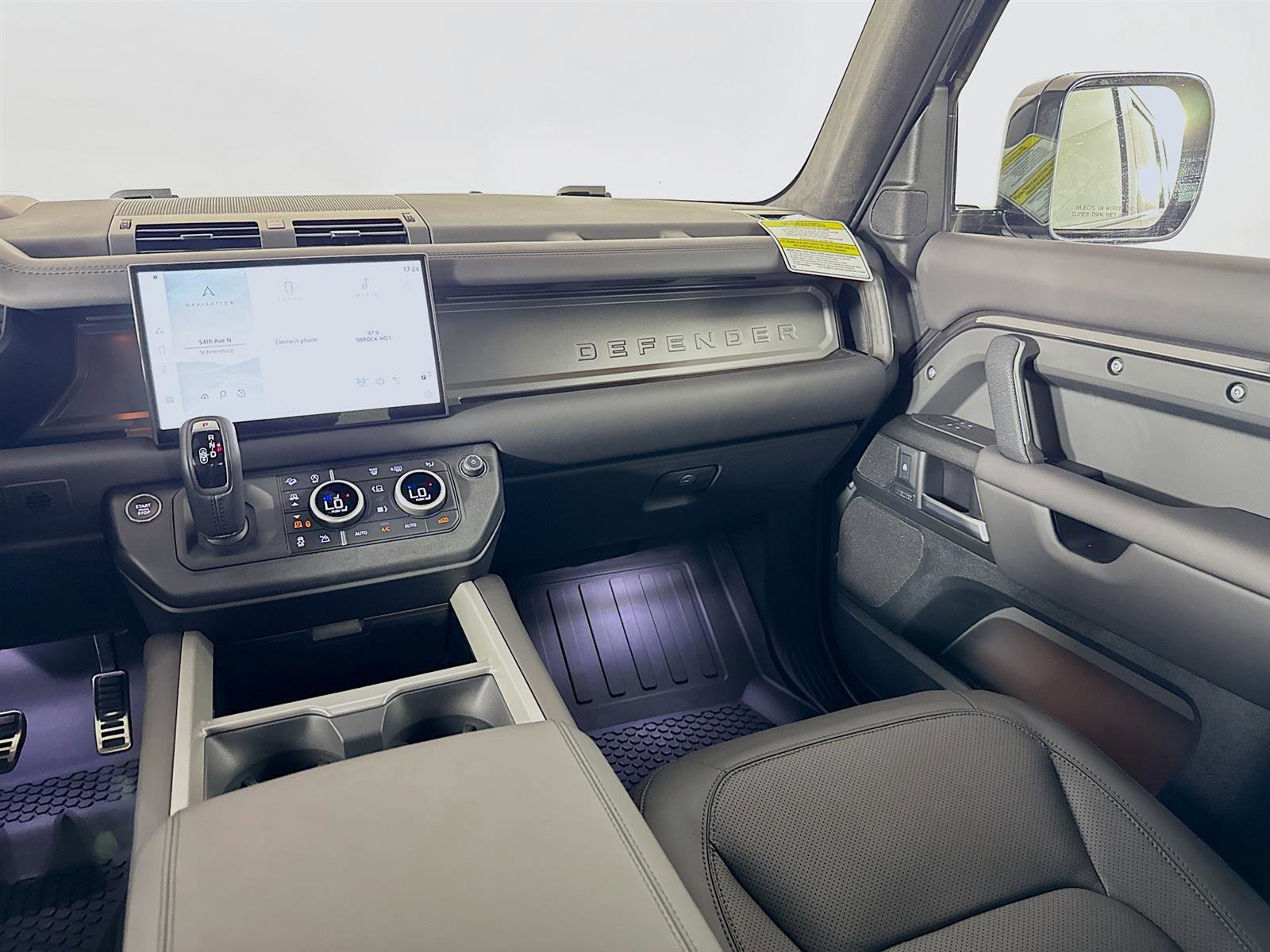 2025 Land Rover Defender 110 photo 25