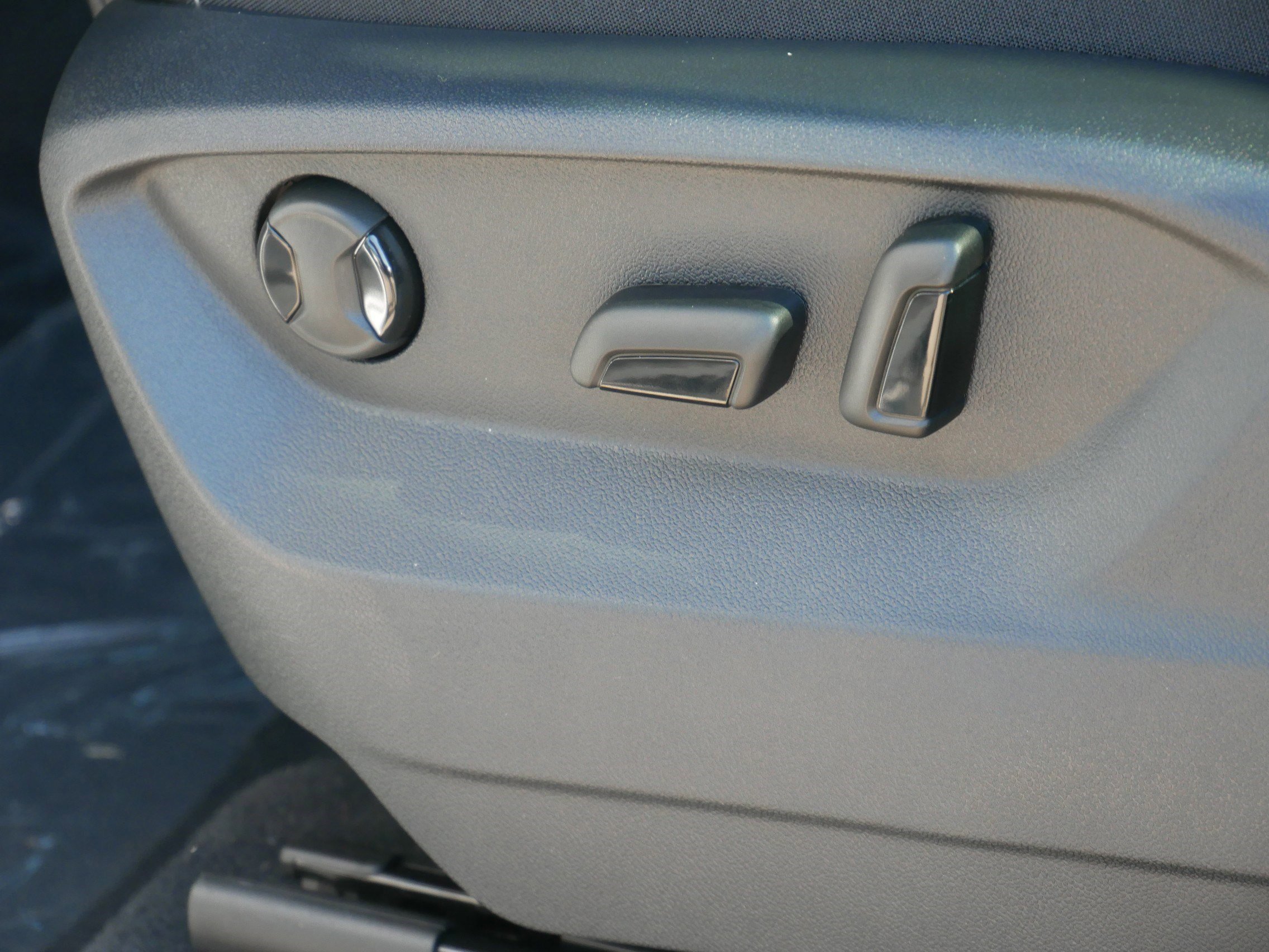 2026 Volkswagen Atlas SE photo 4